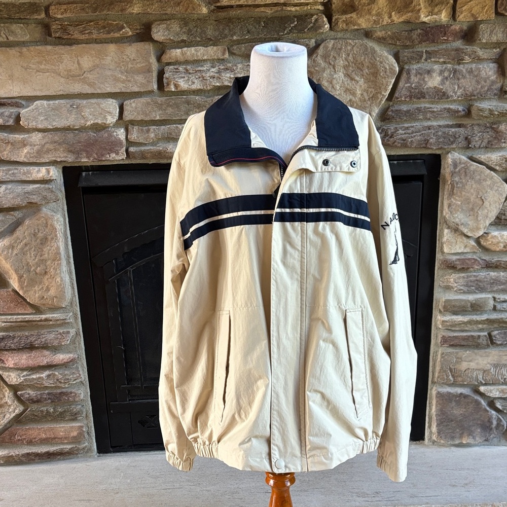 Nautica Men’s Large Jacket/Windbreaker Tan/Cream and Navy Stripes & Logo